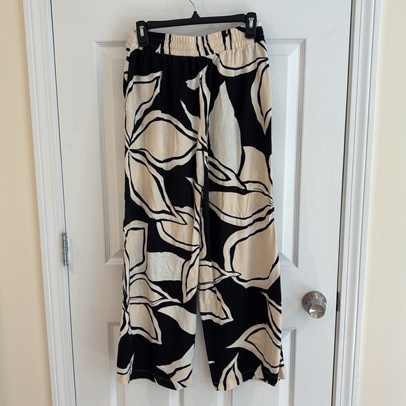 Floral Linen Pants - Picture 3 of 4